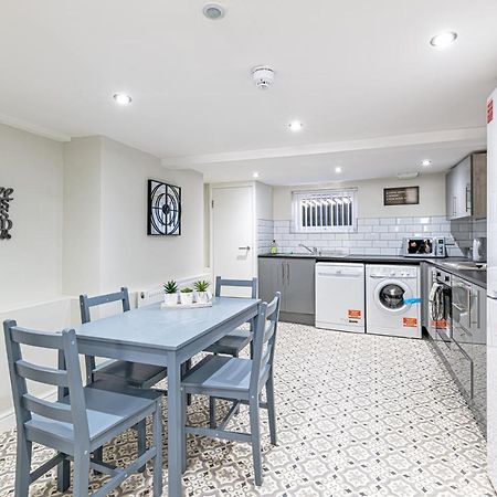 Luxury 5 Bedroom Holiday Home Within Prescot Kültér fotó