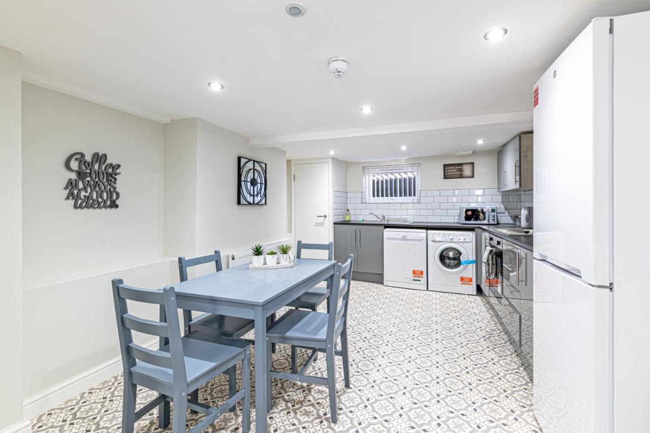 Luxury 5 Bedroom Holiday Home Within Prescot Kültér fotó